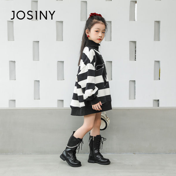 Παιδικά μποτάκια με κορδόνια και μεταλλική αλυσίδα