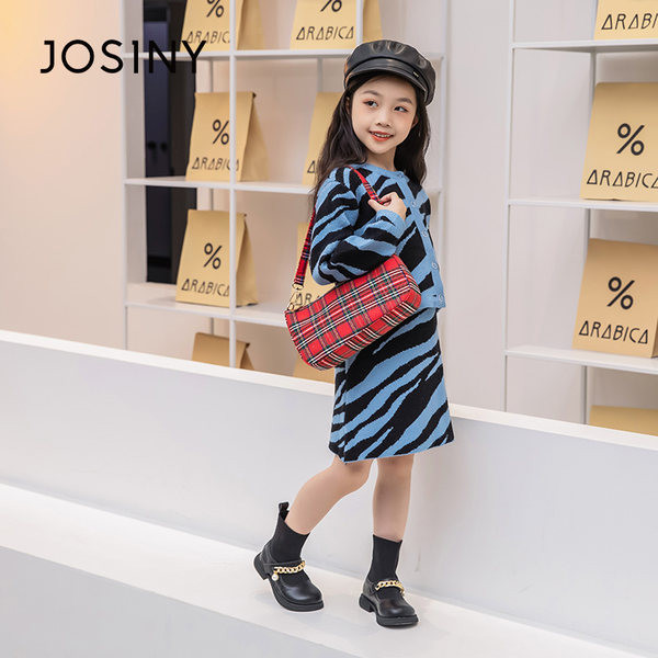 Παιδικά μποτάκια από οικολογικό δέρμα με μεταλλική αλυσίδα