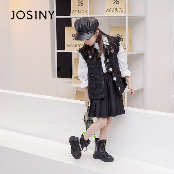 Μοντέρνα παιδικά μποτάκια με μεταλλική αλυσίδα