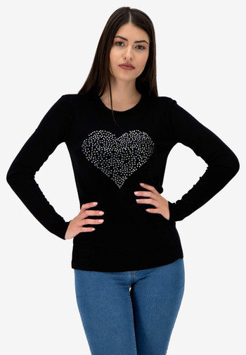 Изящно изплетен пуловер от мека прежда с ярка апликация звезда