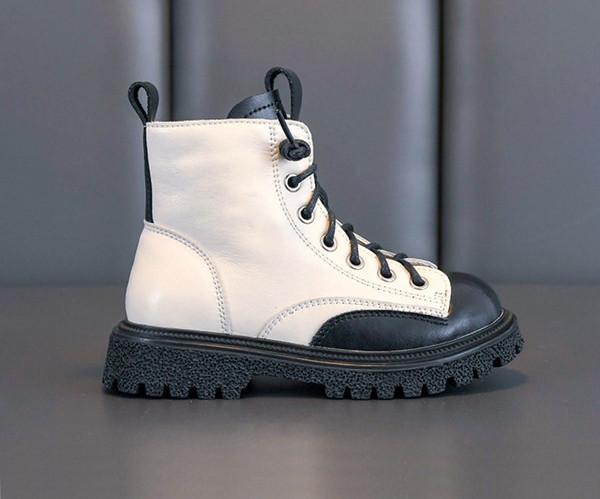 Μοντέρνα  παιδικές μπότες με κορδόνια στρογγυλεμένο σχέδιο