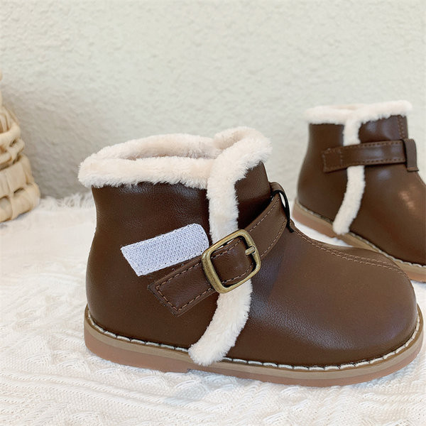 Stílusos gyerekcsizma puha béléssel és csattal lányoknak