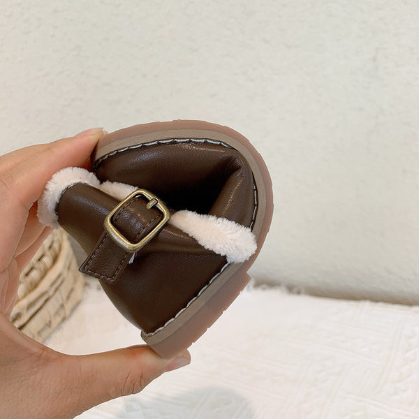 Stílusos gyerekcsizma puha béléssel és csattal lányoknak