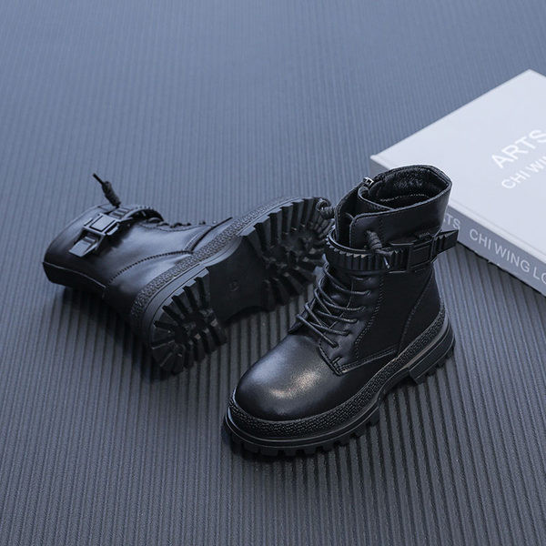 Παιδικά έκο δερμάτινα μποτάκια με τραχιά σόλα - μαύρο χρώμα