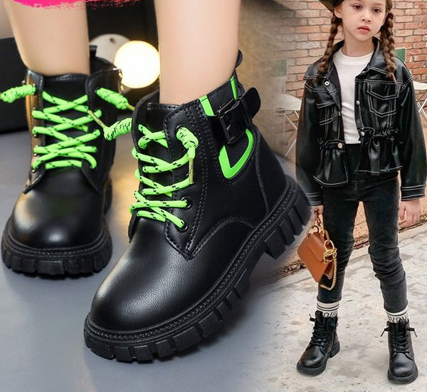 Παιδικά μποτάκια με χρωματιστά κορδόνια