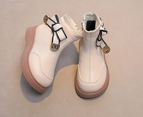 Παιδικά μποτάκια με κορδέλα για κορίτσια