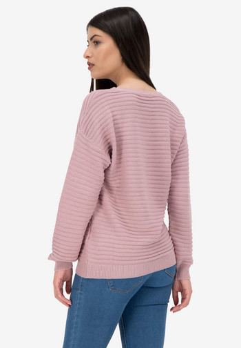 Пуловер в свободен стил в розово