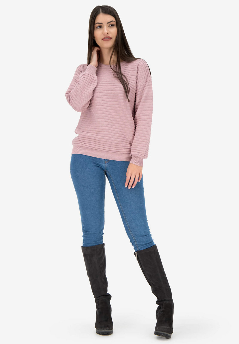 Пуловер в свободен стил в розово