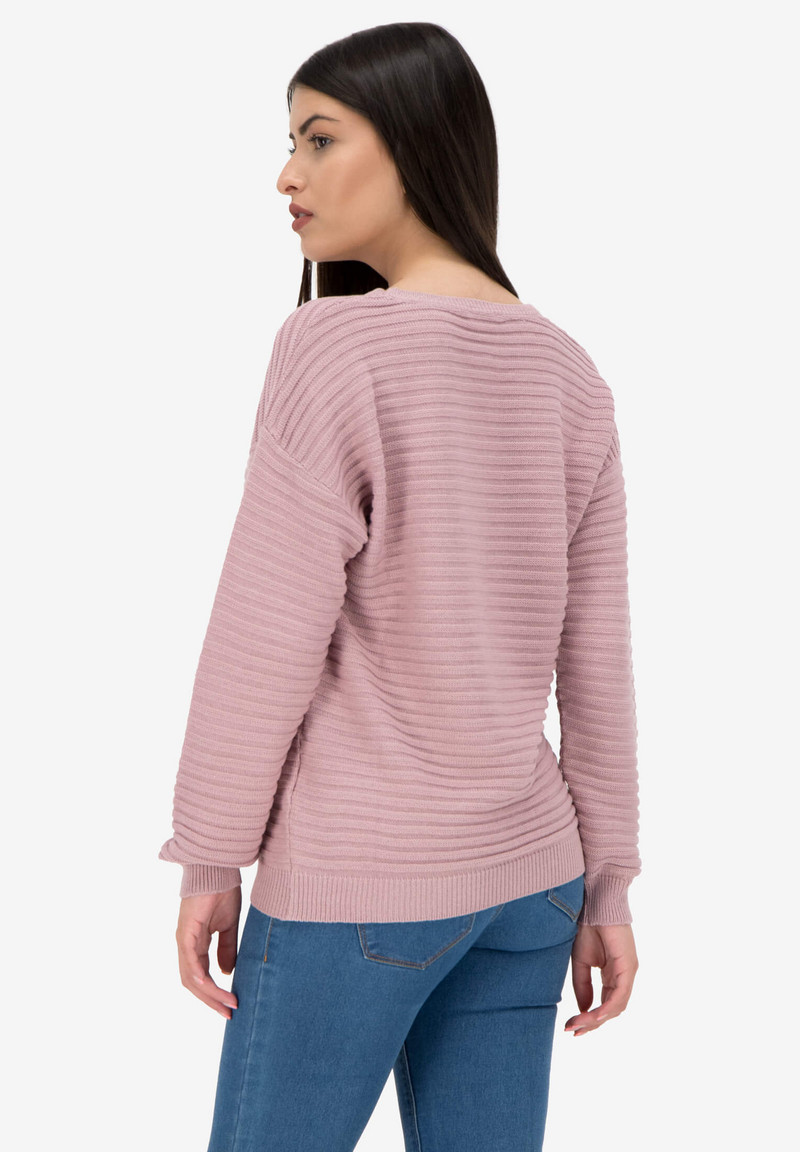 Пуловер в свободен стил в розово