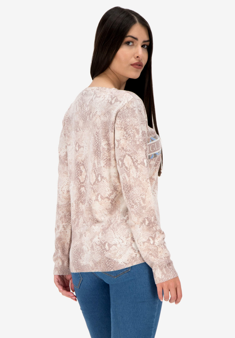 Изящно плетен пуловер с щампи от мека прежда