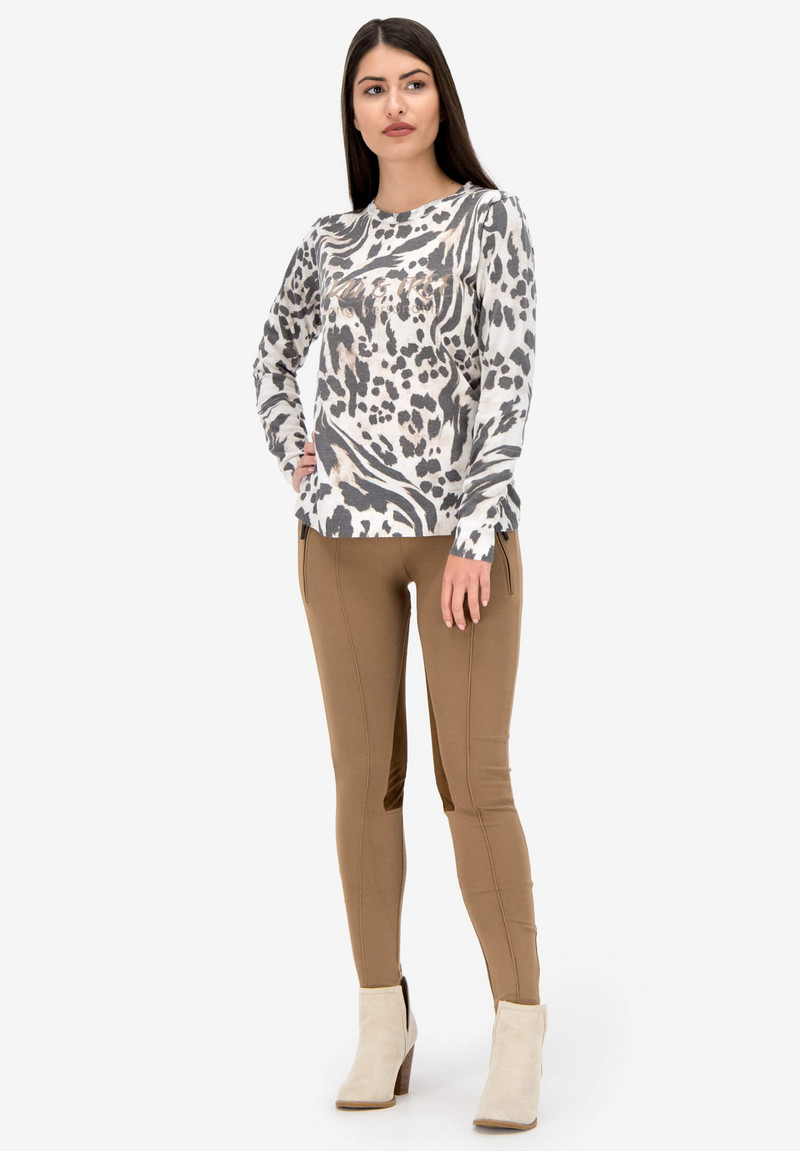 Изящно плетен пуловер с щампи от мека прежда в леопардова шарка