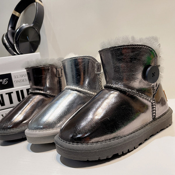 Παιδικές μπότες λουστρίνι με κουμπί