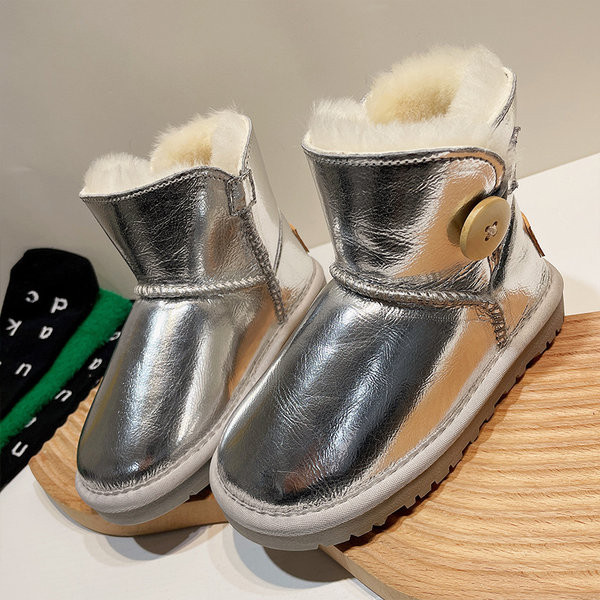 Παιδικές μπότες λουστρίνι με κουμπί