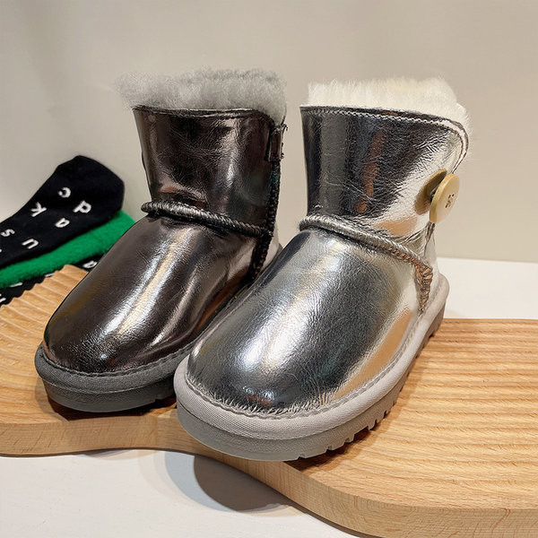 Παιδικές μπότες λουστρίνι με κουμπί