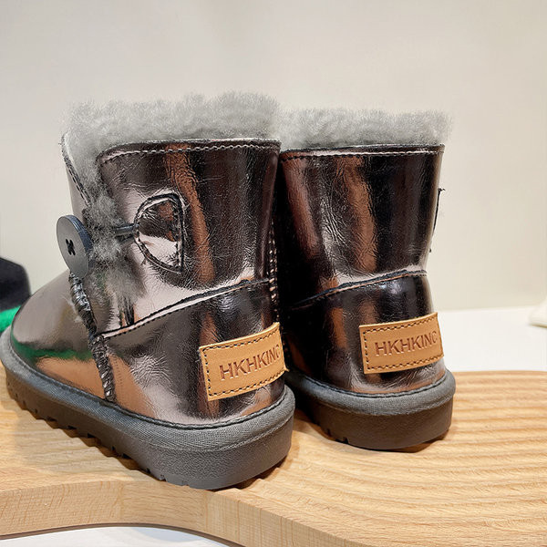 Παιδικές μπότες λουστρίνι με κουμπί