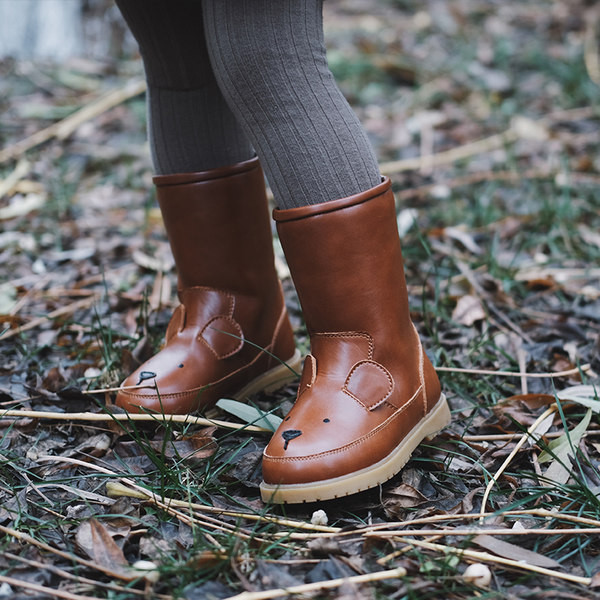 Παιδικά μοντέρνα μποτάκια χωρίς κούμπωμα με 3D στοιχεία