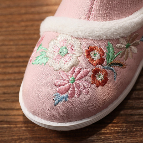 Aktuális, öko velúrból készült, hímzéssel készült gyerekcsizma lányoknak