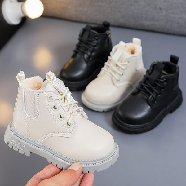 Παιδικά έκο δερμάτινα μποτάκια με κορδόνια σε μαύρο και μπεζ χρώμα