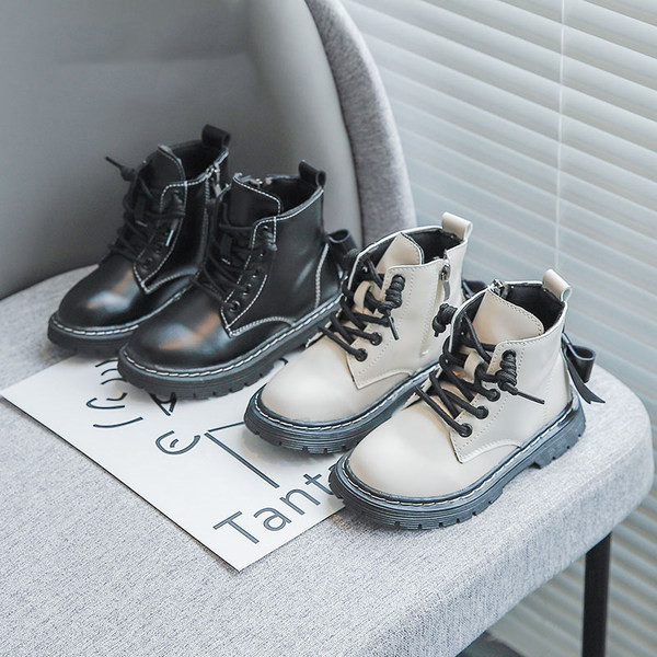 Κομψές παιδικές μπότες για κορίτσια από έκο δέρμα με κορδόνια