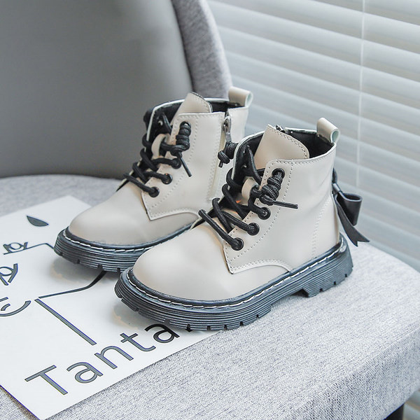 Κομψές παιδικές μπότες για κορίτσια από έκο δέρμα με κορδόνια