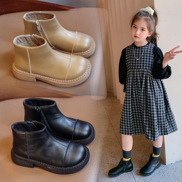 Απλό μοντέλο παιδικές μπότες για κορίτσια από οικολογικό δέρμα με φερμουάρ