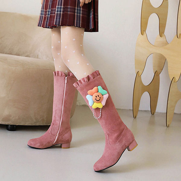 Παιδικά σουέτ μποτάκια με τακούνι 3 cm και τρισδιάστατη διακόσμηση