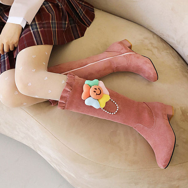 Παιδικά σουέτ μποτάκια με τακούνι 3 cm και τρισδιάστατη διακόσμηση