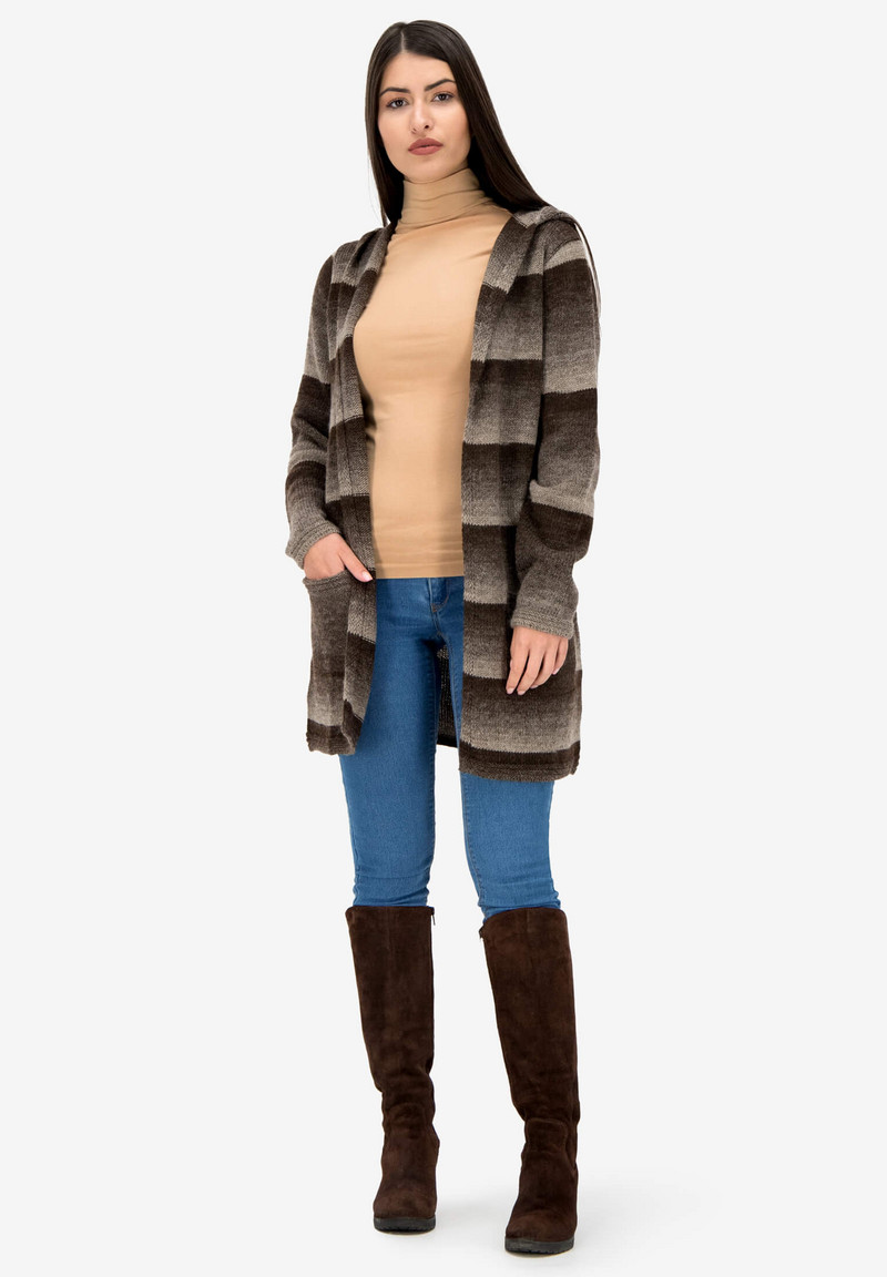 Дълга жилетка на кафяви райета с изчистени линии и качулка