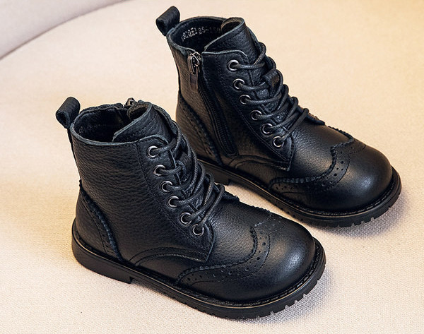 Παιδικά μποτάκια σε μαύρο χρώμα από έκο δέρμα