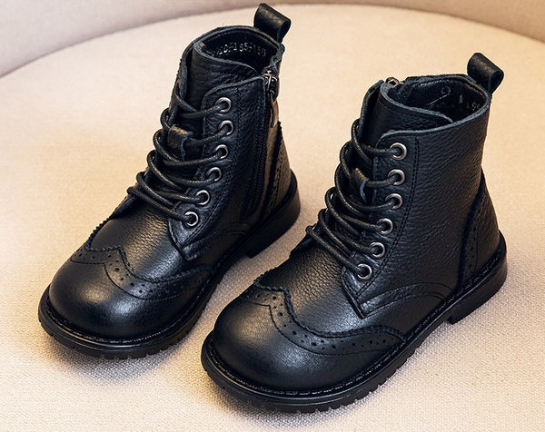 Παιδικά μποτάκια σε μαύρο χρώμα από έκο δέρμα