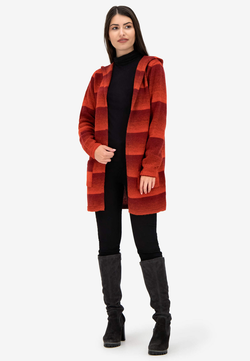 Дълга жилетка на червени райета с изчистени линии и качулка