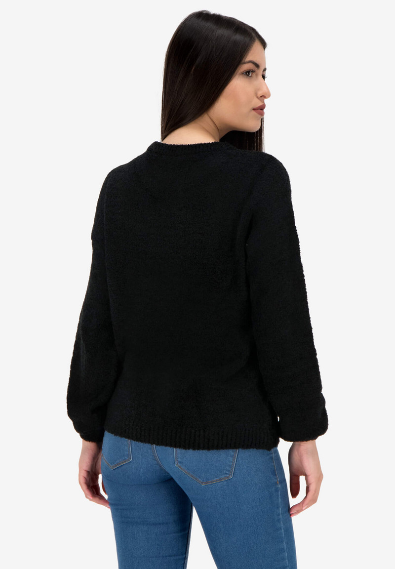 Свободен джъмпер, изработен от прекрасна мека пухкава прежда