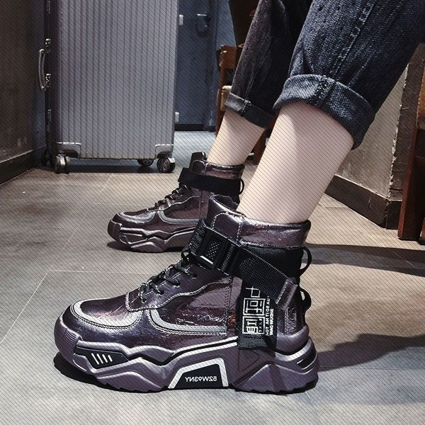 Αθλητικά παιδικά μποτάκια με τραχιά σόλα