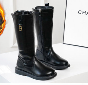 Μοντέρνες μπότες για κορίτσια με τραχιά σόλα