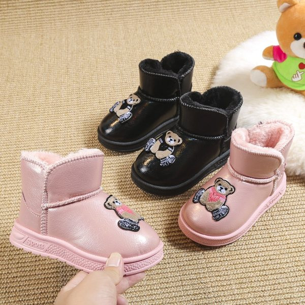 Model nou de cizme din piele pentru copii cu broderie de ursuleti