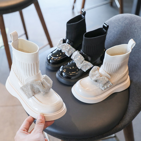 Παιδικά  μποτάκια με κορδέλα για κορίτσια