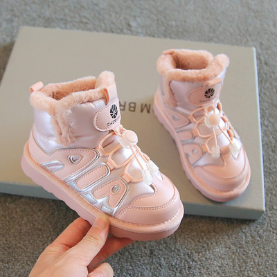 Μοντέρνες παιδικές μπότες σε διάφορα μοντέλα