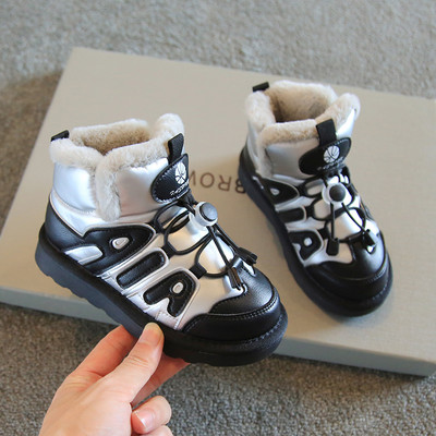 Μοντέρνες παιδικές μπότες σε διάφορα μοντέλα