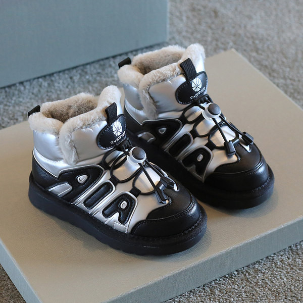 Μοντέρνες παιδικές μπότες σε διάφορα μοντέλα