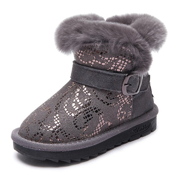 Meleg téli csizma csattal és pehellyel