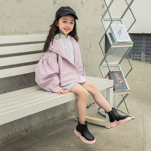 Μοντέρνες μπότες με χρωματιστή σόλα για κορίτσια