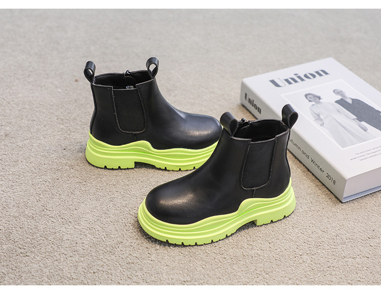 Μοντέρνες μπότες με χρωματιστή σόλα για κορίτσια