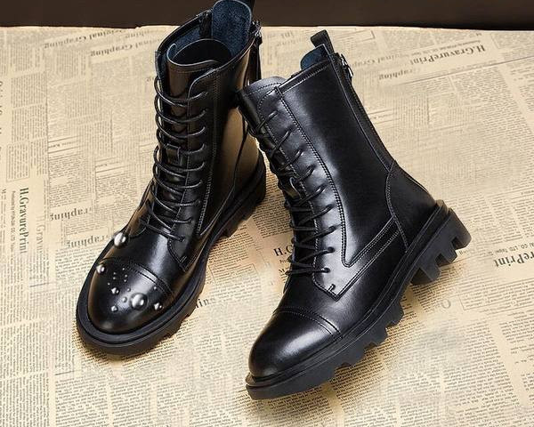 Παιδικά έκο δερμάτινα μποτάκια με κορδόνια σε μαύρο χρώμα κατάλληλα για τον χειμώνα