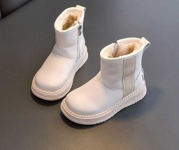 Μοντέρνα παιδικά μποτάκια με ζεστή φόδρα
