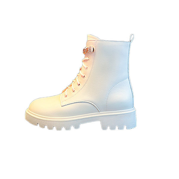 Παιδικά μποτάκια από τεχνητό δέρμα με τραχιά σόλα και μεταλλική αλυσίδα