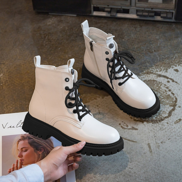 Bőr gyerekcsizma fűzős fekete-fehér színben