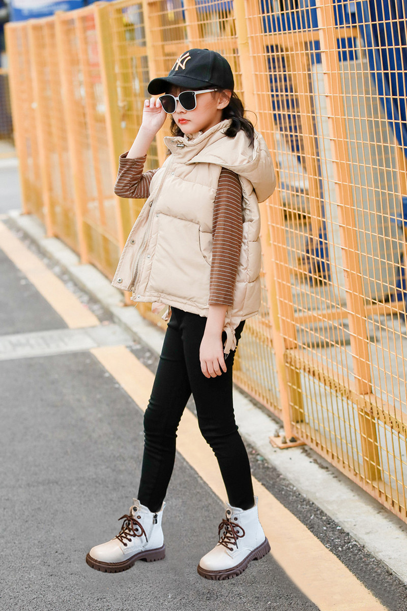 Bőr gyerekcsizma fűzős fekete-fehér színben