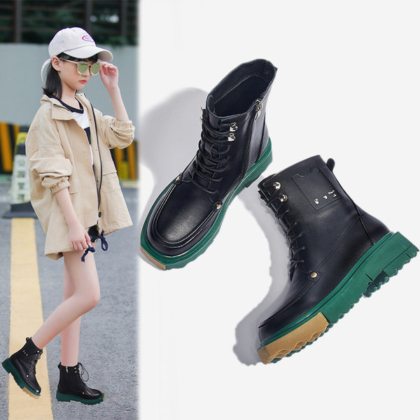 Műbőrből készült gyerekcsizma új modellje fekete és barna színben