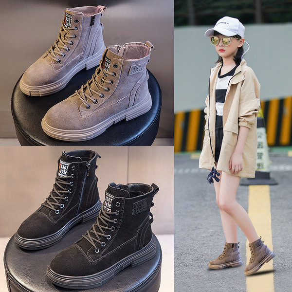 Μοντέρνα παιδικά μποτάκια με κορδόνια και έμβλημα