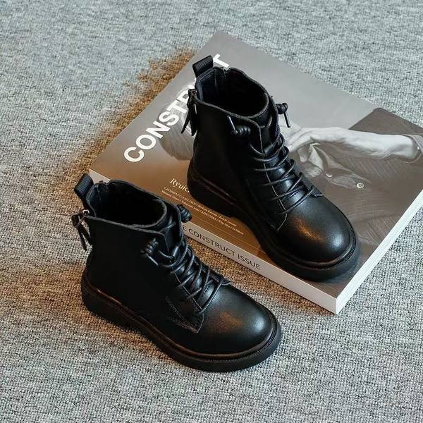 Τρέχουσες παιδικές μπότες από οικολογικό δέρμα με κορδόνια και επίπεδη σόλα